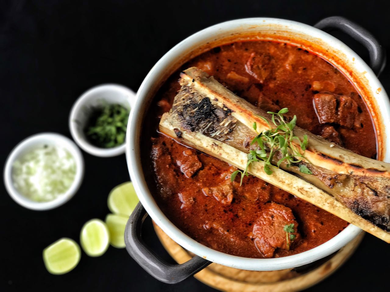 Birria de pecho de res – Raspberry Magazine